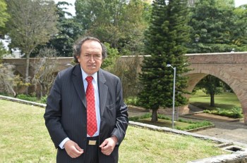 “La abogacía es compleja, hay que entregar el alma para estudiarla con disciplina”, Carlos A. Gálvez, docente de la Escuela de Posgrados