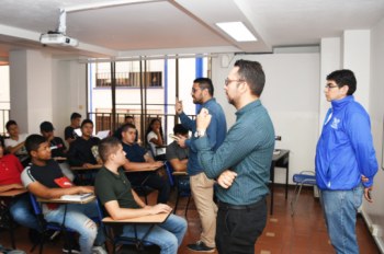 Una Charla con el Decano