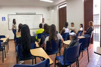 Experiencia Significativa en la Charla "Gerente Invitado": Explorando el Mundo de la Contaduría y la Economía Empresarial