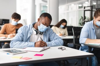 Bienvenidos estudiantes de primer semestre, a esta nueva experiencia de retorno a la normalidad. 