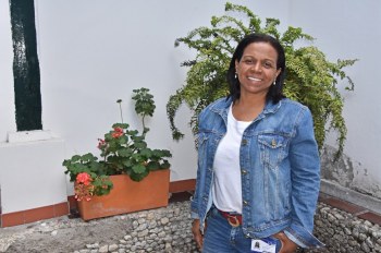 Docente Uniautónoma en conferencia sobre racismo en las aulas